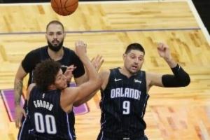 富尼耶回复武切维奇调侃：兄弟 我知道你在乐透区打得已经厌倦了