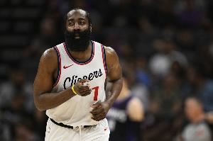 哈登：以前有的球员为合同或名声打球 现在快船的11个人统一战线