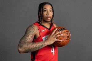 正负值+17全队最高！休斯顿雨姐戴维森拿下8分3板2助！