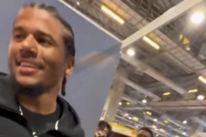 中国球迷教杰伦-格林用中文说：护林员 Niu Be🤣